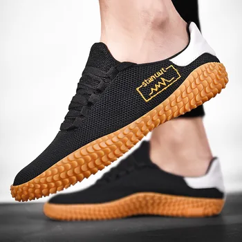 남성 스니커즈 2022 년 여름 메시 통기성 실행 신발 빛 검정 Mens 신발 캐주얼 비 미끄러짐꿈치 플러스 사이즈의 스포츠 신발