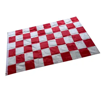 빨간색과 흰색 확인 깃발을 가진 밧줄 고리 체크 무늬 레이싱 플래그가 자동차 경주에 대한 이벤트를 장식은 야외 활동자