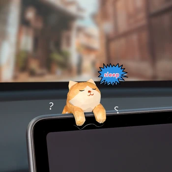 에 매달려면 오렌지 고양이 컴퓨터 자동차 테슬라의 중앙 제어 화면을 TV 목각 인형 장식